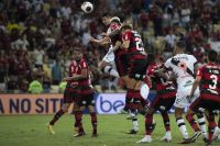 Flamengo vence Vasco e está na final do Carioca; América-MG garante vaga na decisão do Mineiro