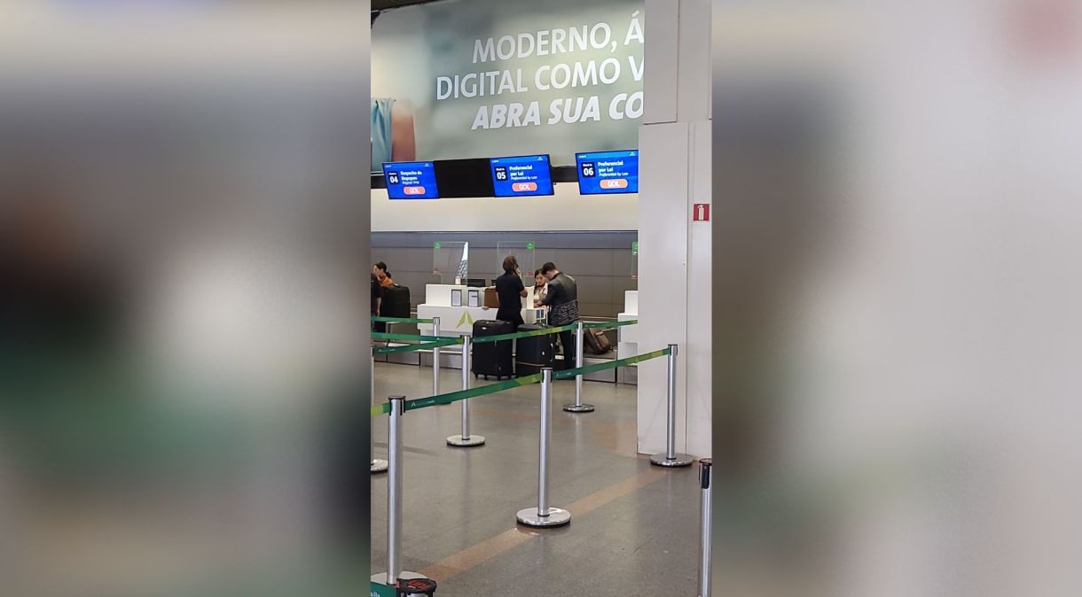 Michelle Bolsonaro faz check-in no aeroporto de Brasília; ex-primeira-dama informou ao PL que viajará aos Estados Unidos nesta terça-feira (14)