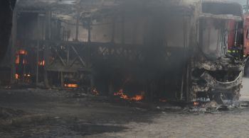 Apesar do envio de mais de 200 policiais da Força Nacional, o estado continua sofrendo com os ataques de facções que colocam fogo em carros, comércios e prédios públicos