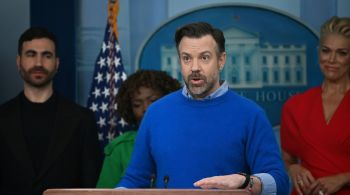 "Eu realmente acredito que todos nós devemos fazer o nosso melhor para cuidarmos um dos outros", disse Jason Sudeikis em discurso ao lado de Joe Biden