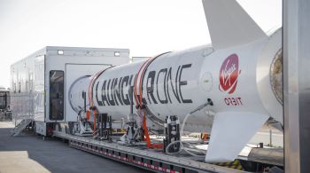 Virgin Orbit, do bilionário Richard Branson, constrói foguetes leves para lançamento de pequenos satélites