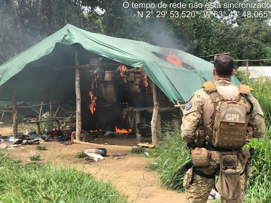 Acampamento de garimpeiros em Roraima foi destruído por policiais federais