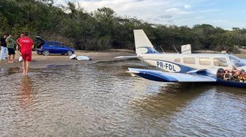 Aeronave teve pane após a decolagem e não conseguiu retornar ao aeroporto; ninguém se feriu, segundo os Bombeiros