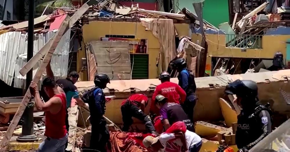 Resgates no Equador após forte terremoto