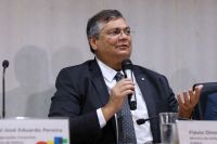 Dino convoca emissários para contato com senadores bolsonaristas e evita encontro pessoalmente