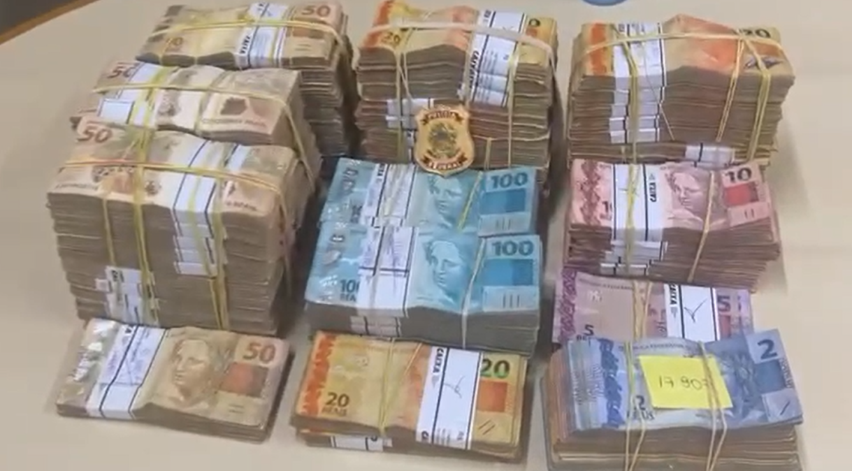 PF apreende R$ 1,5 milhão escondidos em mala em Minas Gerais