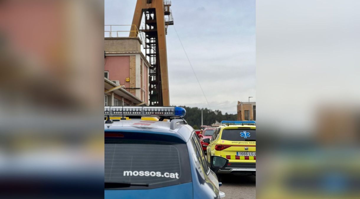 Polícia e bombeiros da Catalunha respondem a ocorrência na cidade de Suria, onde três trabalhadores foram afetados por acidente em mina de potássio.