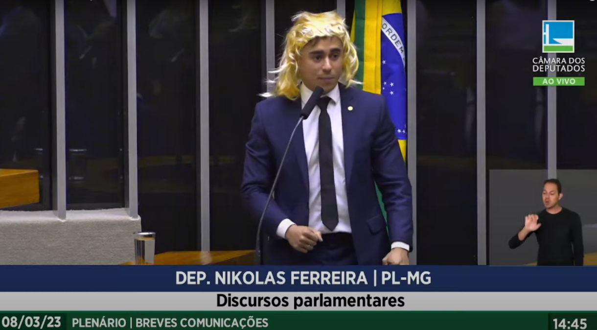 Deputado Nikolas Ferreira (PL-MG) vestiu peruca para fazer discurso na Câmara