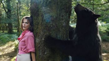 "O Urso do Pó Branco", dirigido pela também atriz Elizabeth Banks, é uma das estreias da semana; saiba mais