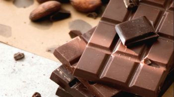Além de ser uma delícia, consumir chocolate com ao menos 50% de cacau na composição pode trazer benefícios à saúde