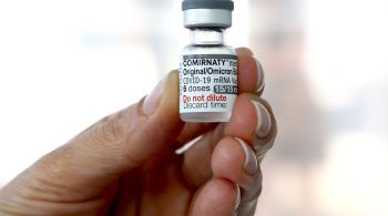 Vacinação será disponibilizada para pessoas com maior risco de desenvolver formas graves da doença na primeira fase da campanha do Ministério da Saúde