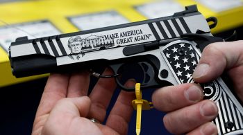 O ex-presidente americano irá marcar presencia em conferência da National Rifle Association, associação armamentista, nesta sexta-feira (14)