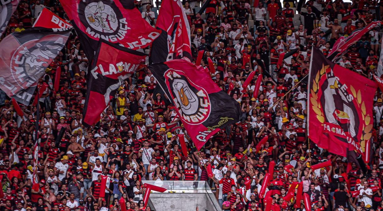 Torcida do Flamengo lotando o Maracanã em 2022