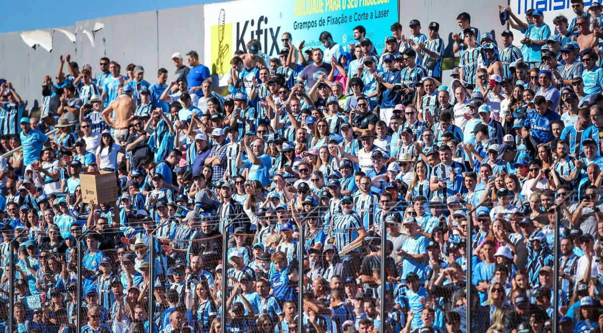 Torcida do Grêmio lota seu setor em Caxias do Sul para primeiro jogo da final do Gauchão; região tem maior aceitação dos estaduais