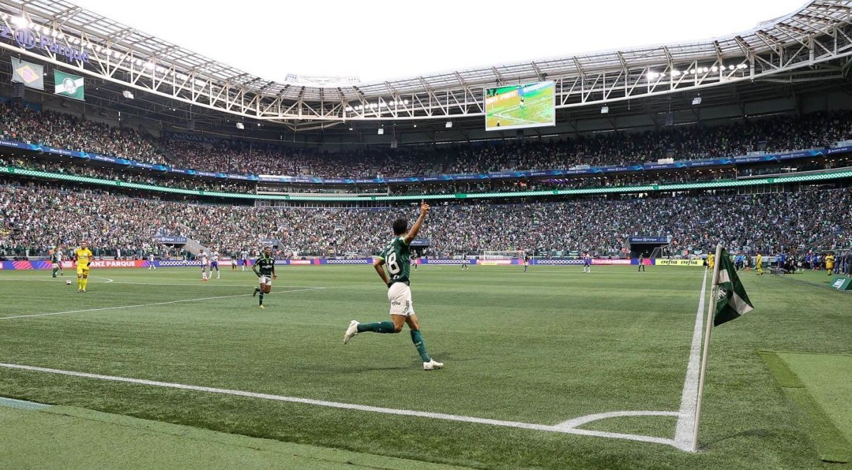 Torcida do Palmeiras comemora gol do título paulista