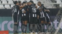 Com gol no fim, Botafogo vence São Paulo na estreia do Brasileirão