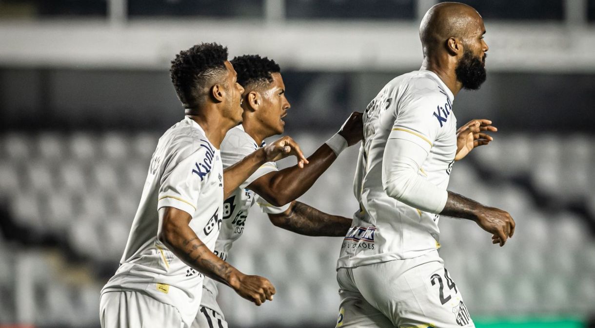 Zagueiro Messias marcou o gol do Santos na Vila Belmiro