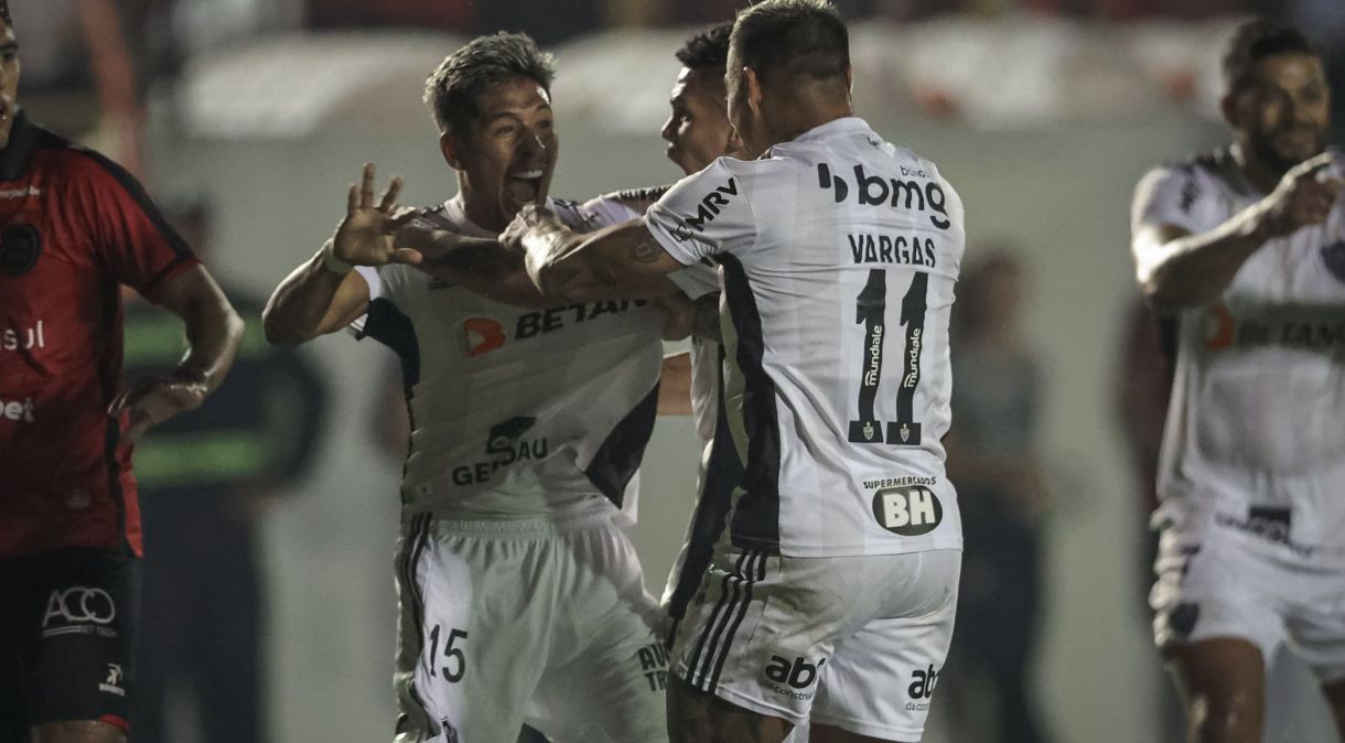 Zaracho comemora o gol da classificação do Atlético-MG