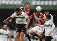 São Paulo arranca empate com Coritiba e garante 1 a 1 fora de casa