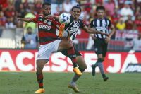 No Maracanã, Botafogo bate Flamengo por 3 a 2 e assume liderança no Brasileiro