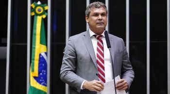 Segundo Lindbergh Farias (PT-RJ), a base do governo na Câmara deve começar a colher assinaturas ainda nesta quarta-feira (3)