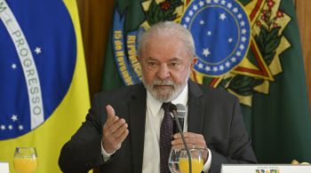 Durante reunião em Brasília com ministros e governadores, Lula disse que pessoas que possuem problemas mentais têm “desequilíbrio de parafuso”; presidente se desculpou neste sábado (22)