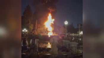Vídeos do incidente mostraram o dragão totalmente engolido pelas chamas, levando os membros do elenco a serem retirados do local onde o show foi encenado