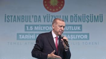 Presidente turco passou mal durante uma entrevista ao vivo na televisão; ele busca a reeleição, mas enfrentará uma forte coalizão de partidos, reunidos para interromper seus anos à frente do país 