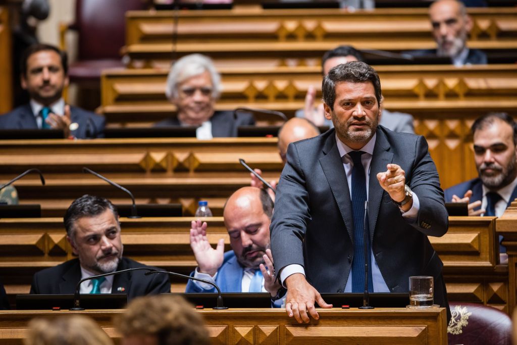 Andre Ventura, líder do Chega, fala durante sessão da Assembleia da República, o parlamento de Portugal.