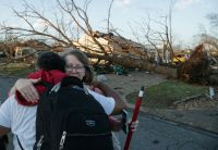 Sobe para 29 número de mortos por tornados e tempestades nos EUA