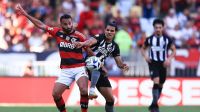 Thiago Maia deixa o Maracanã de muletas após derrota do Flamengo