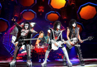 Gene Simmons, guitarrista do Kiss, passa mal e show em Manaus é interrompido