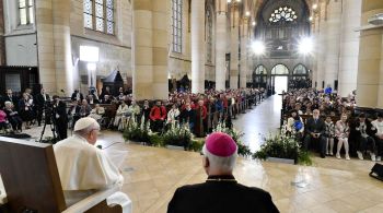 Em seu segundo dia de visita ao país europeu, o líder da Igreja Católica também se encontrou com o representante da Igreja Ortodoxa Russa em Budapeste, que teria se colocado contra a invasão Russa à Ucrânia 