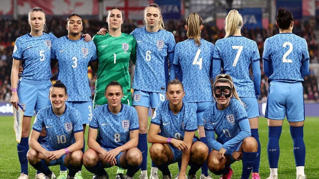 Jogadoras da seleção da Inglaterra usam camisa sem nome