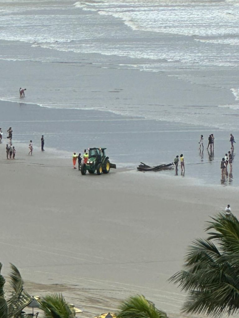 Naufrágio de barco com 12 turistas deixa 1 morto e 2 desaparecidos em Bertioga