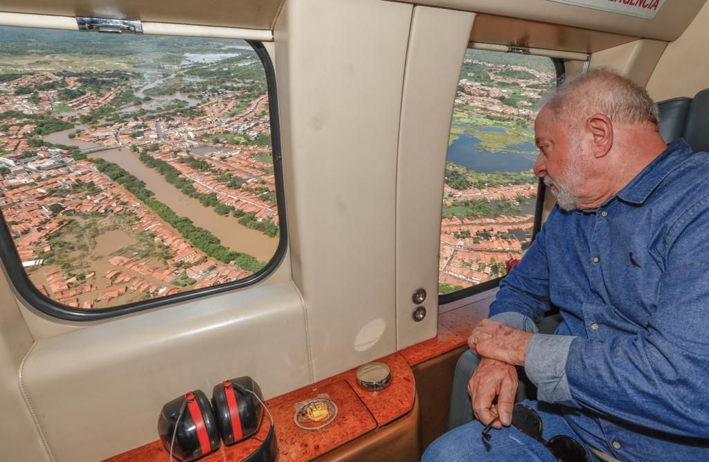 Lula sobrevoa áreas afetadas pelas fortes chuvas no Maranhão