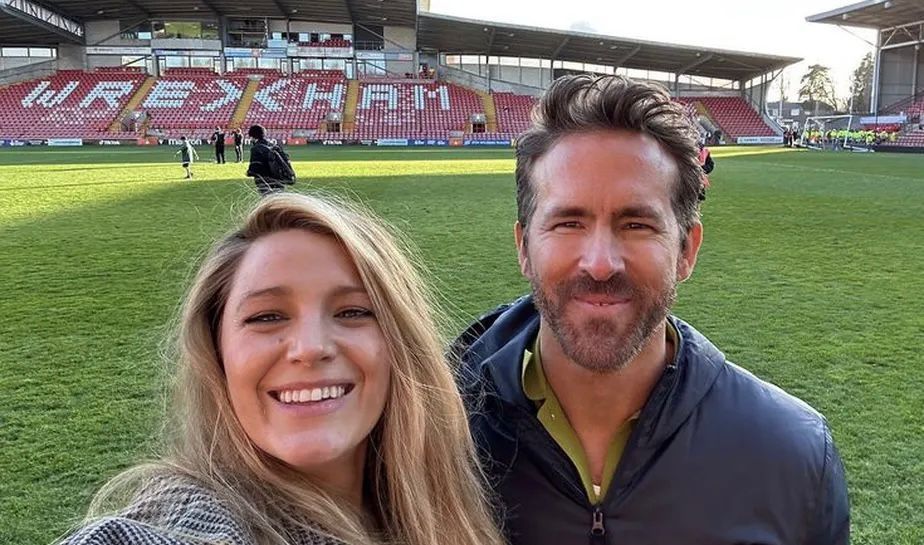 Blake Lively e Ryan Reynolds compram mansão em vilarejo no País de Gales