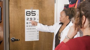 À CNN Rádio, Marina Roizenblatt contou quais são as causas mais comuns de perda de visão 