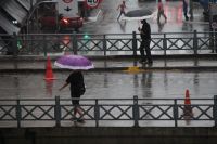 Meteorologistas explicam por que SP e Rio estão com chuva atípica para o inverno