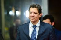 Haddad recua e mantém isenção de taxa sobre encomendas de até US$ 50 entre pessoas físicas