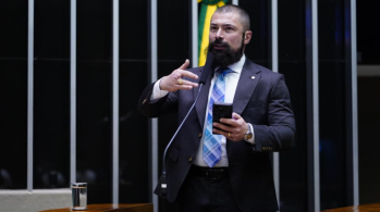 Comentarista da CNN analisou a sessão da Câmara dos Deputados que teve a presença do ministro da Justiça, Flávio Dino; Villa também comentou sobre os desdobramentos do 8 de janeiro e a governabilidade do presidente Lula (PT)