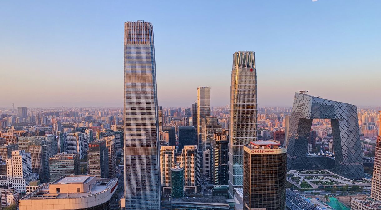 Pequim: Apesar do sólido crescimento liderado pelo consumo de 4,5% no primeiro trimestre, dados econômicos recentes apontam para uma recuperação desigual na segunda maior economia do mundo