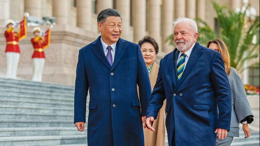 Na China, Lula questionou a dolarização da economia em abril