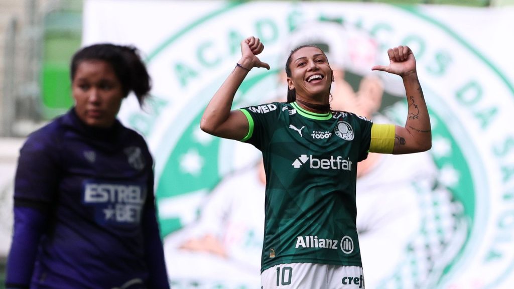 Bia Zaneratto comemora gol marcado contra o Ceará