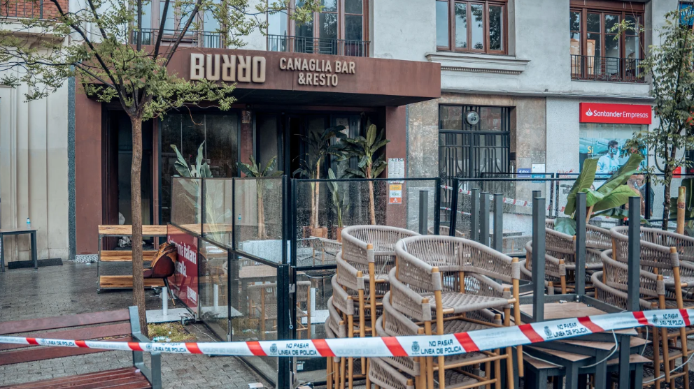 Autoridades disseram que a decoração do restaurante italiano pegou fogo quando uma pizza flambada estava sendo servida