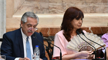 Eleito por uma coalização liderada pela vice-presidente Cristina Kirchner, Fernández enfrentou a pandemia, uma seca severa e a crise econômica crônica do país 