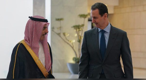 Príncipe Faisal bin Farhan com o presidente sírio, Bashar al-Assad, em Damasco