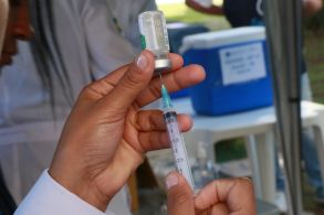 Objetivo é aumentar a imunização contra a doença, cujo número de casos costuma aumentar nesta época do ano