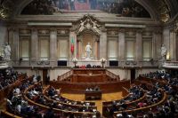 Portugal tem instabilidade e confronto com extrema direita em votação para presidente do Parlamento