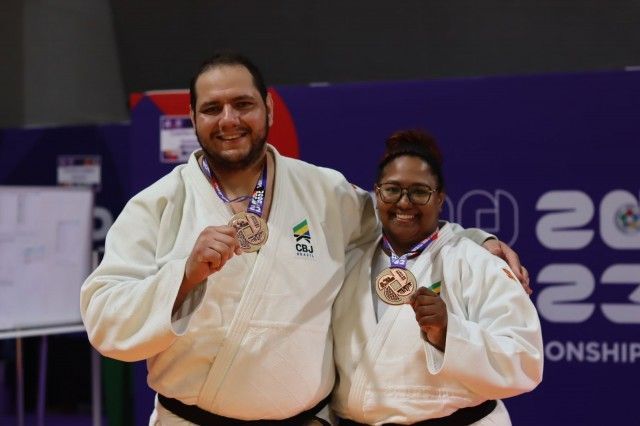 Bia Souza e Rafael Silva ganham o bronze, no Catar.